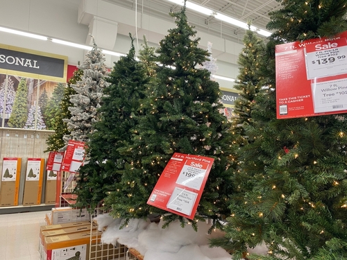 how to pick a fake Christmas tree