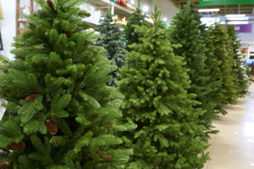 how to pick an artificial Christmas tree